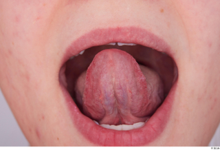 Unaisa tongue 0002.jpg